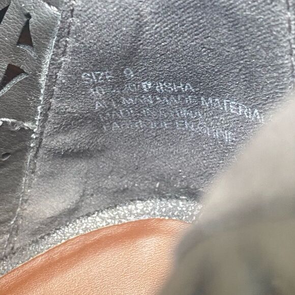 Maurices Women’s Gray Metallic Perforated Block Heel Sandals Size 9 - Picture 11 of 13